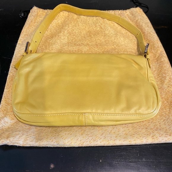 FENDI BAGUETTE NWT VINTAGE YELLOW LEATHER FENDI SERIAL NUMBER SILVER PACKET - Picture 5 of 16